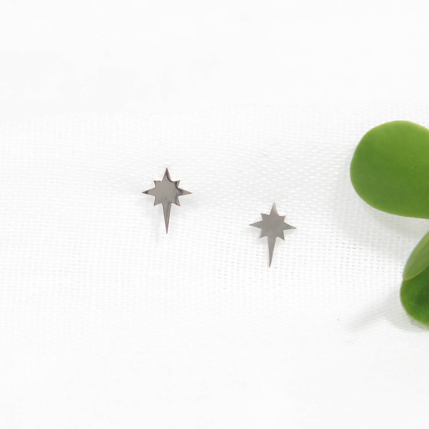EIGHT-POINTED STAR STUDS 9 X 7 mm - ARGENTIUM SILVER EARRINGS
