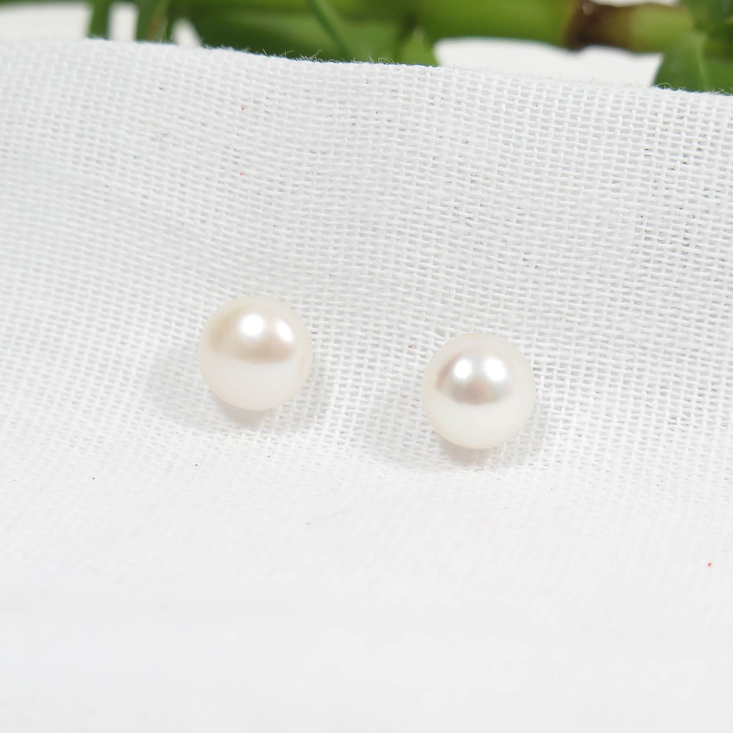 FRESHWATER CULTURED PEARL STUDS, 7.5 - 8.0 mm, WHITE