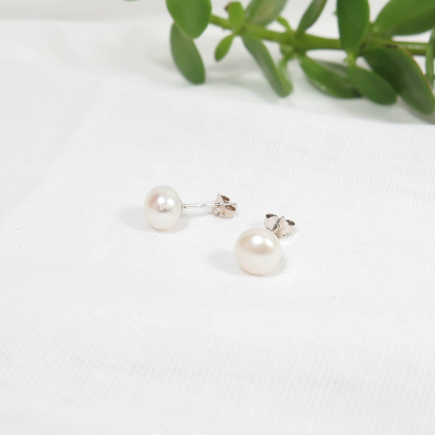 FRESHWATER CULTURED PEARL STUDS, 7.5 - 8.0 mm, WHITE