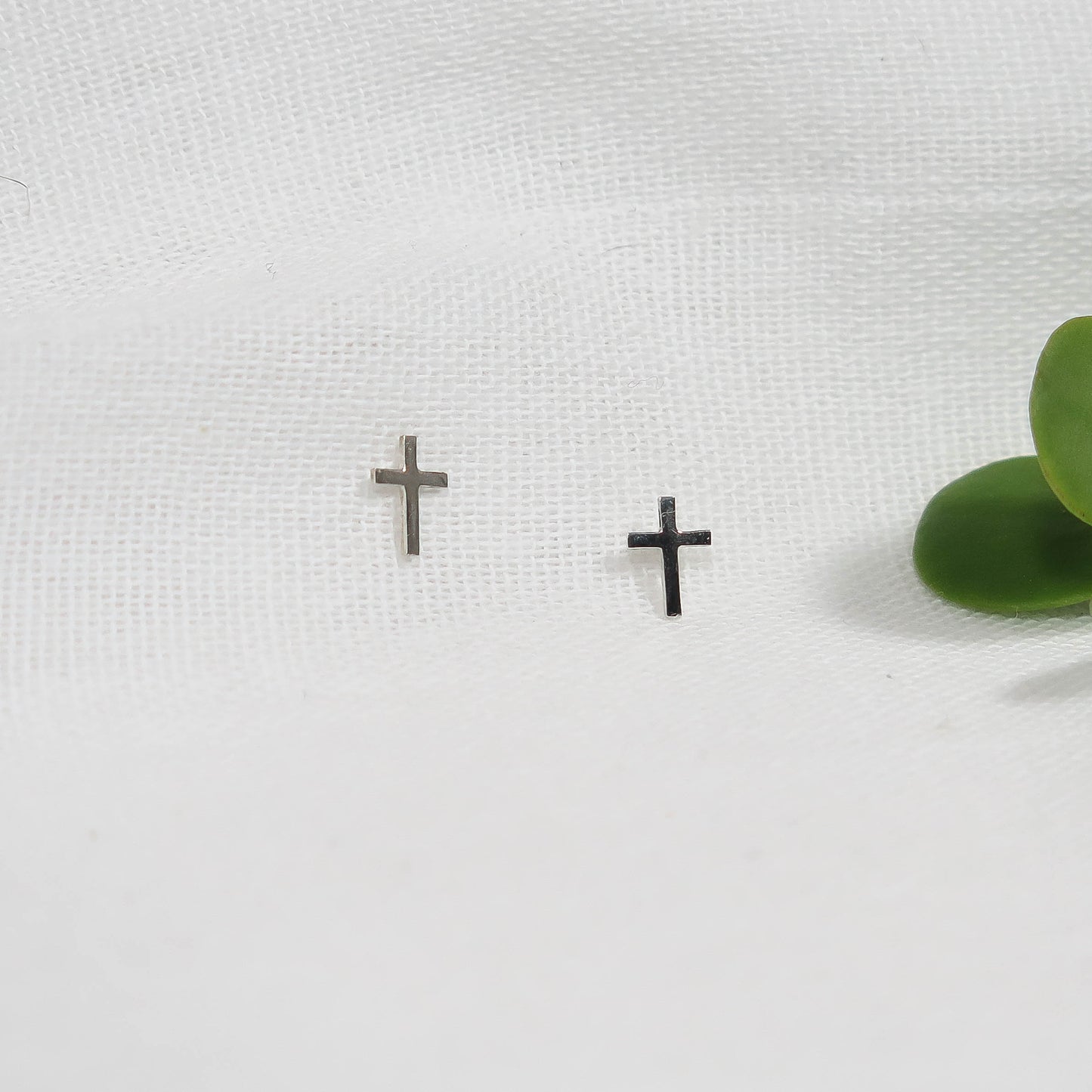 CROSS STUDS 7 X 5 mm