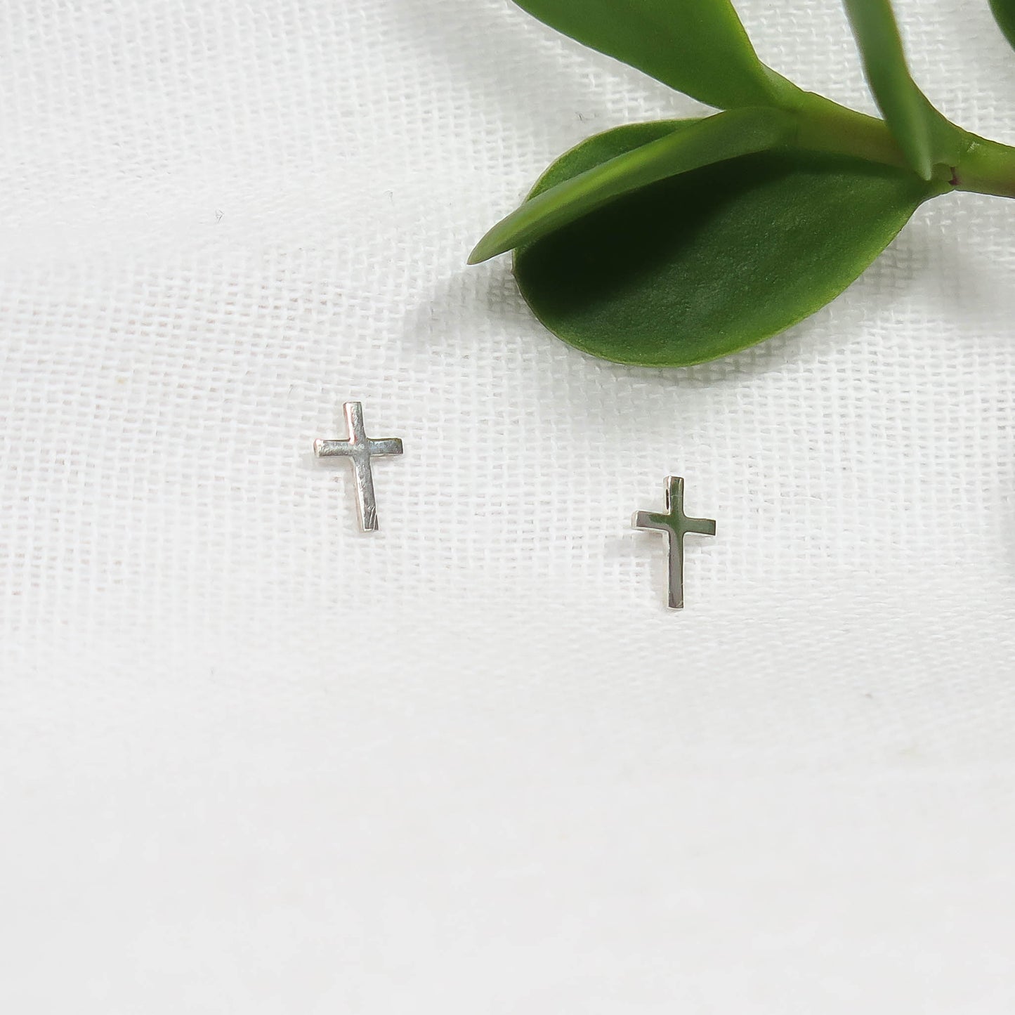 CROSS STUDS 7 X 5 mm