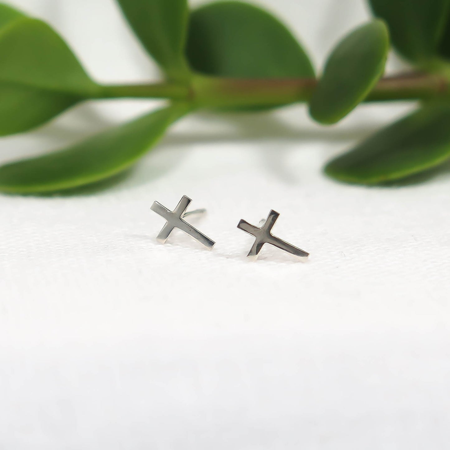 CROSS STUDS 7 X 5 mm