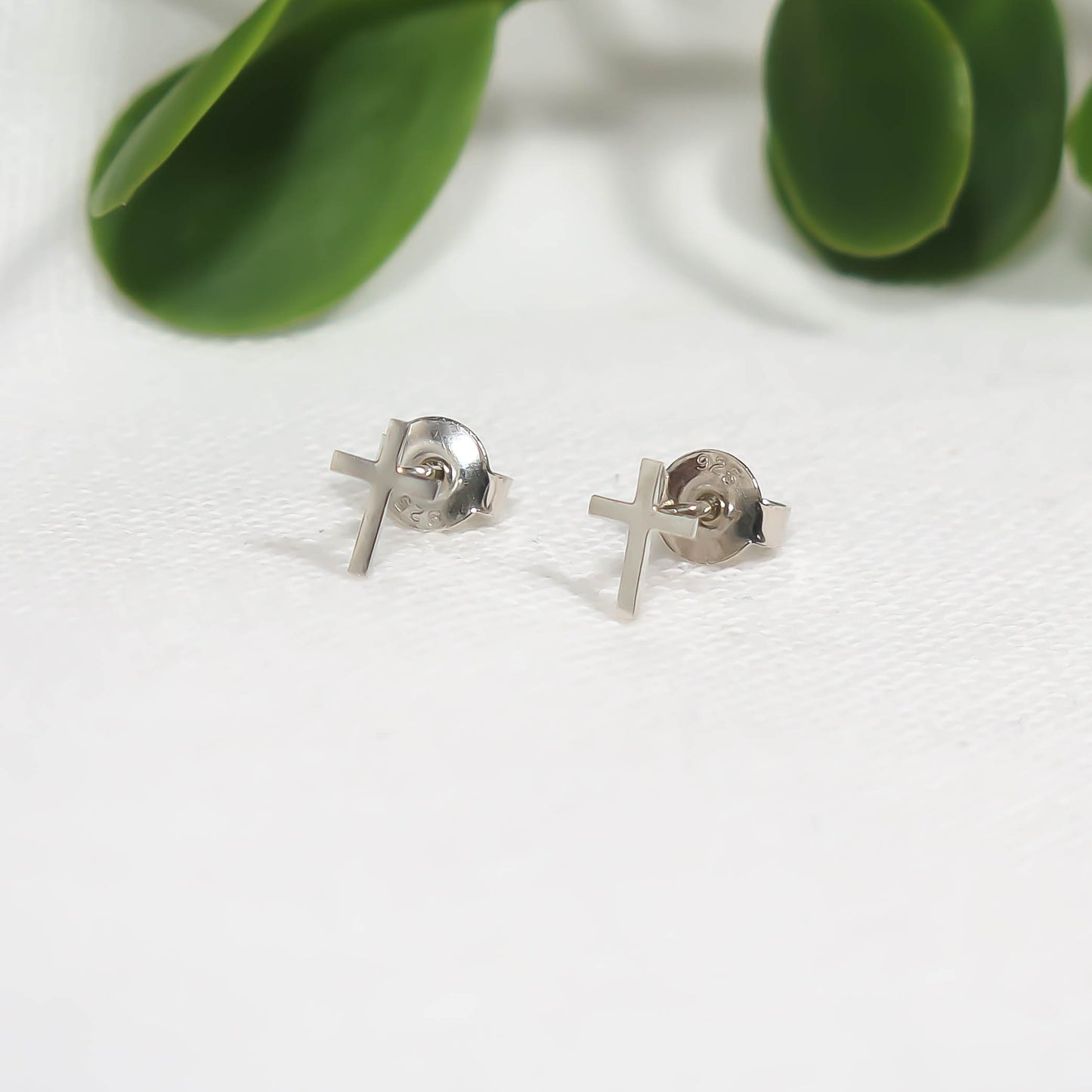 CROSS STUDS 7 X 5 mm